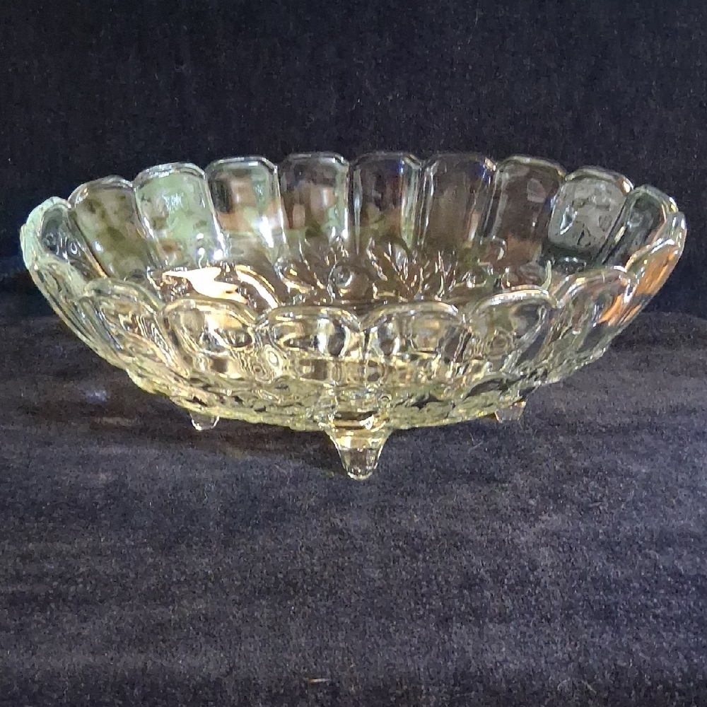 Vtg Indiana Glass Oval Footed Fruit Bowl With "Harvest Grape" Pattern